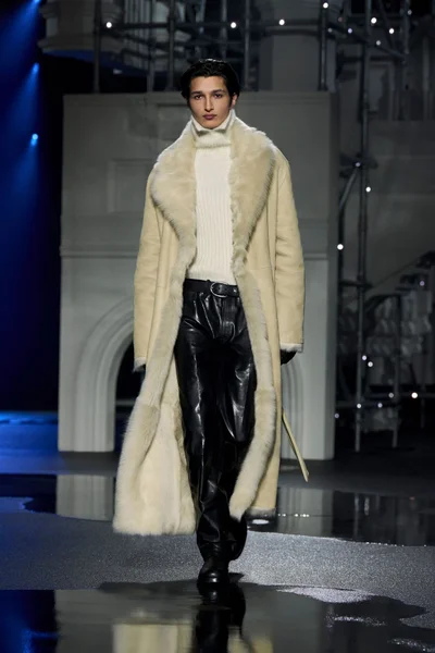 Look 27